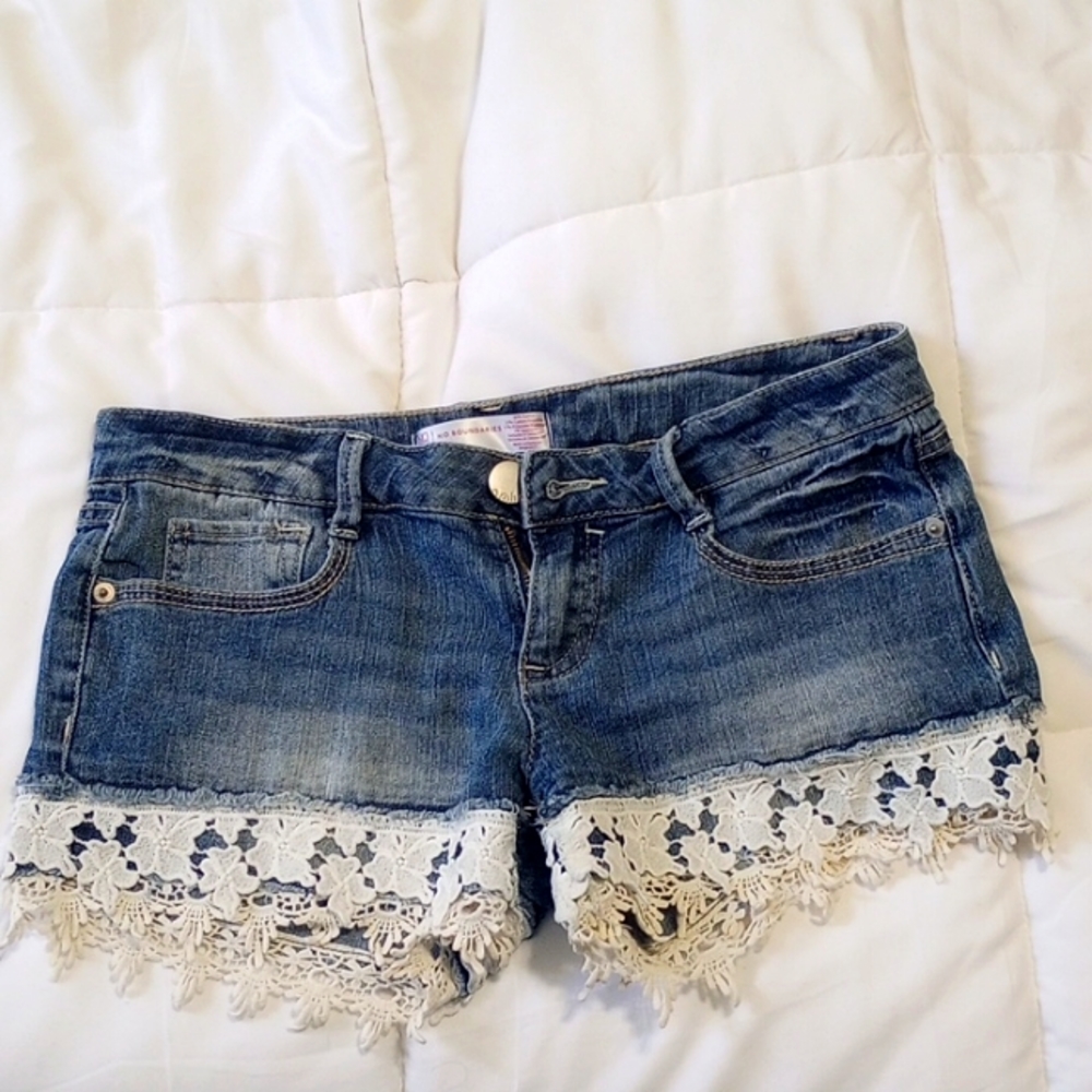 Shorts from No Boundaries in Size 5